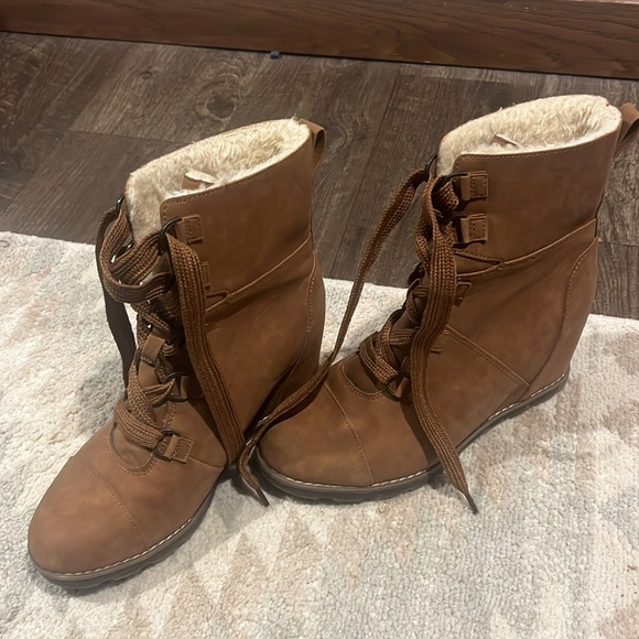 Women’s Target Boots - Picture 2 of 5